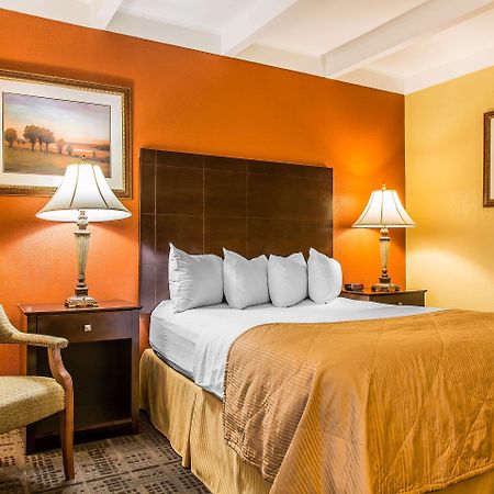 Clarion Hotel & Suites Hamden-New Haven Luaran gambar