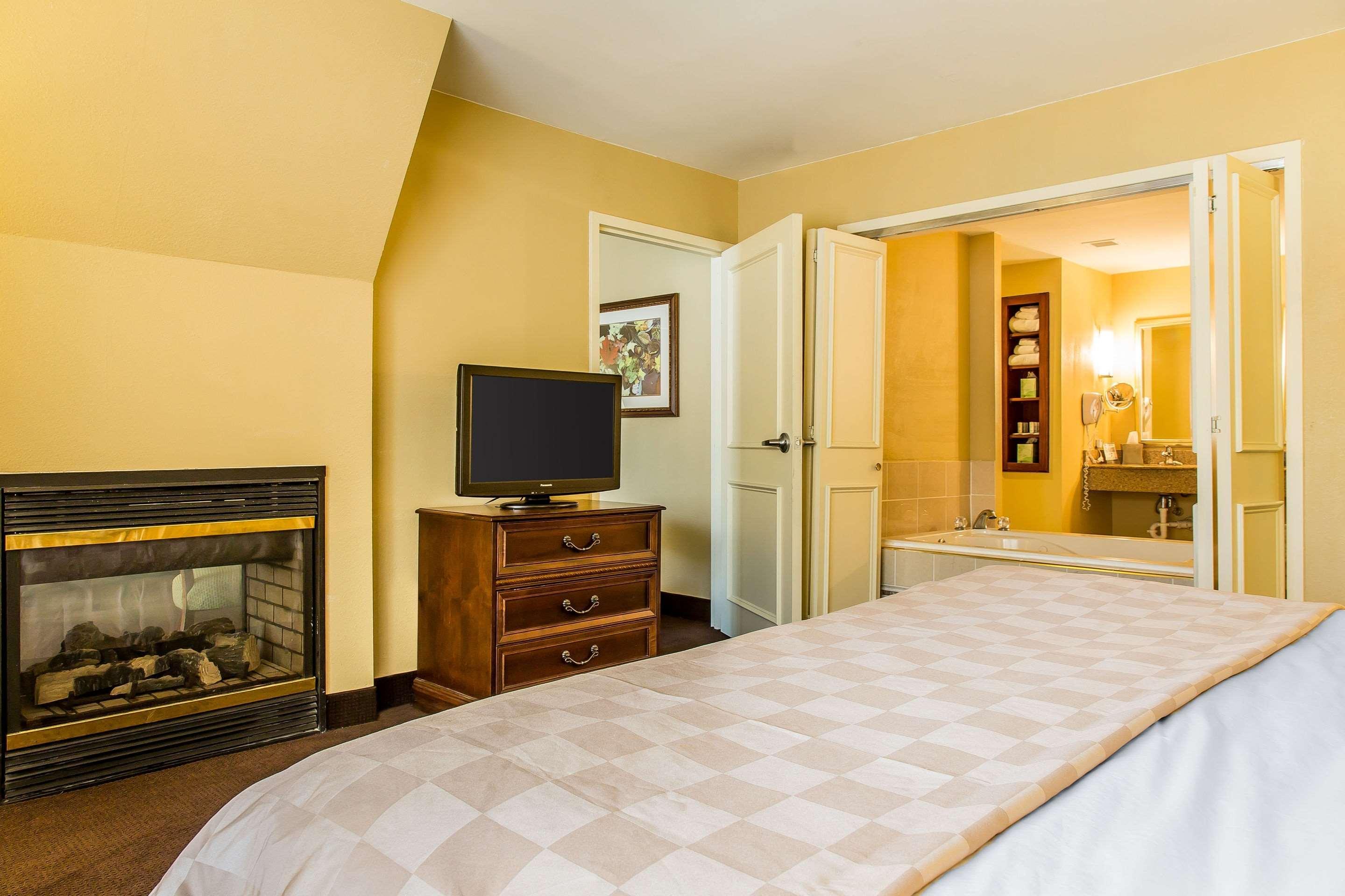 Clarion Hotel & Suites Hamden-New Haven Luaran gambar