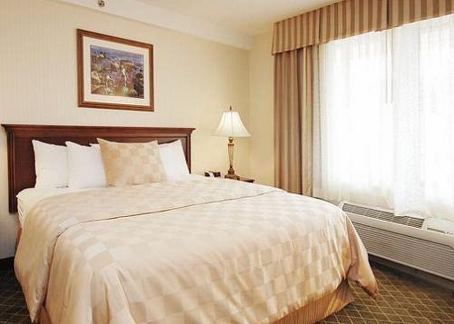 Clarion Hotel & Suites Hamden-New Haven Bilik gambar