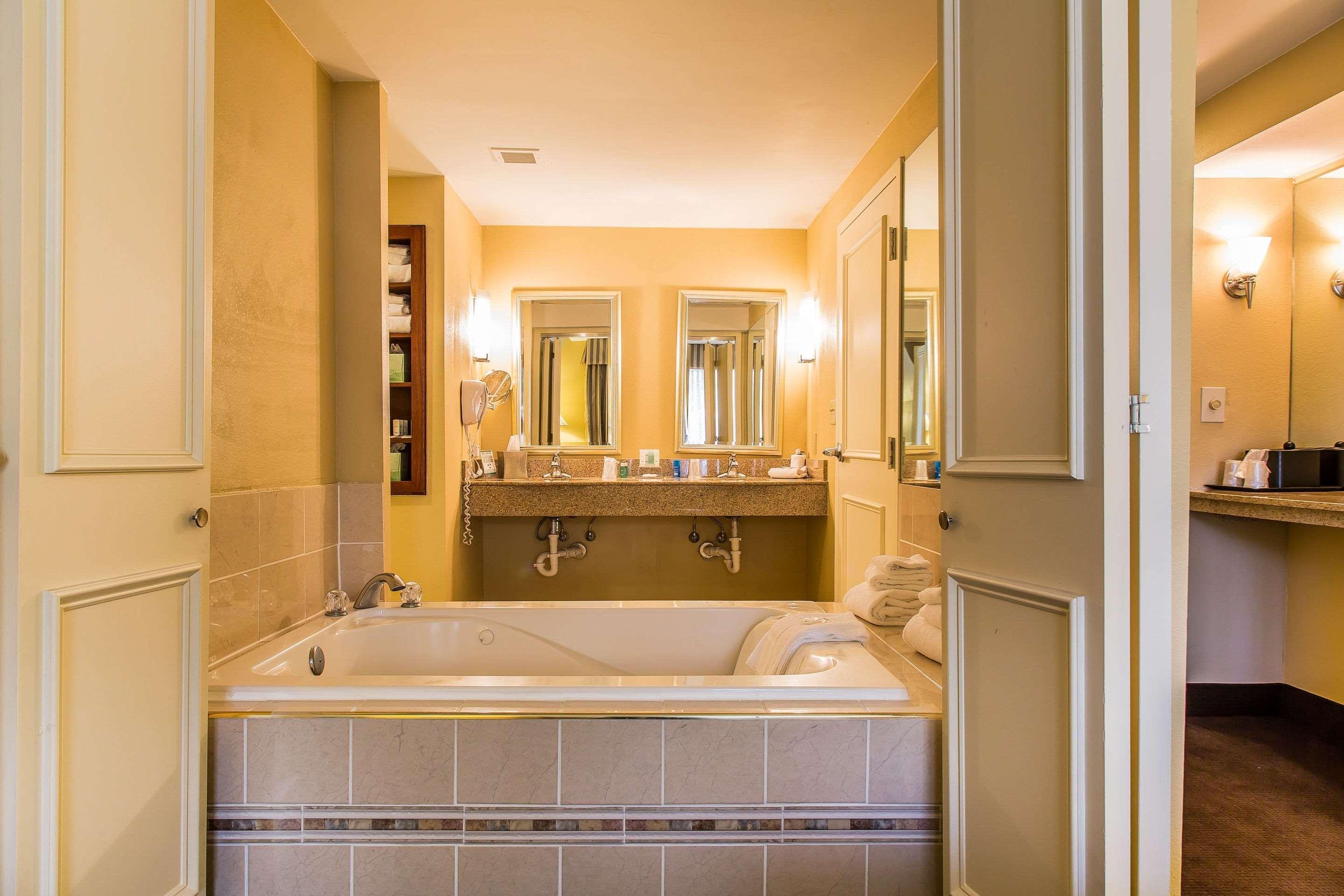 Clarion Hotel & Suites Hamden-New Haven Luaran gambar